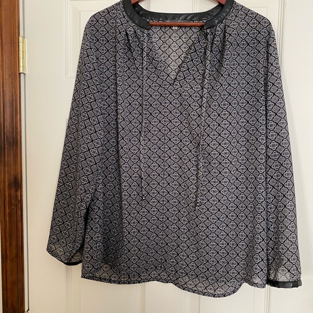 ❗️3/$10❗️Rose & Olive long sleeve Blouse